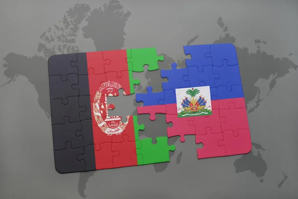 Puzzle z Narodową flagą Afganistanu i Haiti na tle mapy świata. — Zdjęcie stockowe