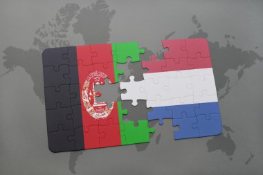 Afganistan ve Hollanda ulusal bayrak dünya harita arka plan üzerinde ile bulmaca.