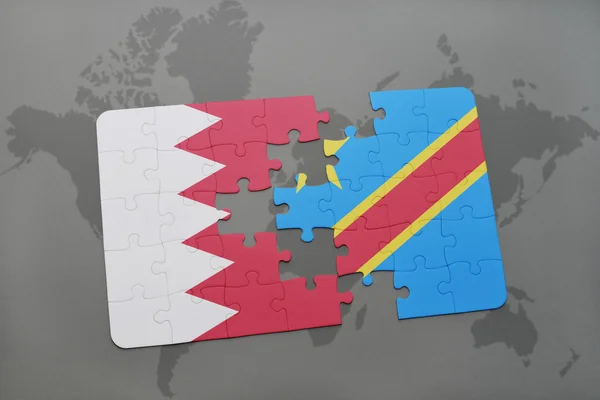 Puzzel met de nationale vlag van Bahrein en Democratische Republiek Congo op een wereld kaart achtergrond. — Stockfoto