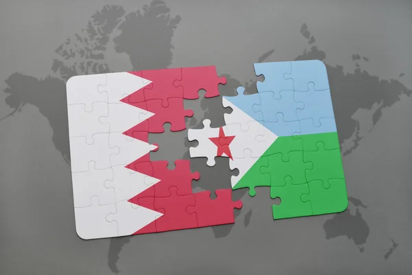 Puzzle con la bandiera nazionale di Bahrain e Gibuti su sfondo mappa del mondo . — Foto Stock