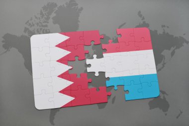 Bahreyn ve Lüksemburg ulusal bayrak dünya harita arka plan üzerinde ile bulmaca.