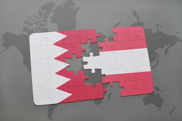 Bir dünya haritası arka plan üzerinde bahreyn ve Avusturya ulusal bayrağı ile bulmaca. — Stok fotoğraf