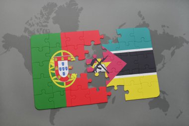 bir dünya haritası arka plan üzerinde portekiz ve mozambik ulusal bayrağı ile bulmaca.