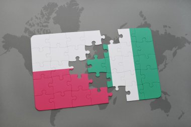 bir dünya haritası arka plan üzerinde Polonya ve Nijerya ulusal bayrağı ile bulmaca. 3d illüstrasyon