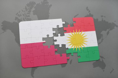 bir dünya haritası arka plan üzerinde Polonya ve Kürdistan ulusal bayrağı ile bulmaca. 3d illüstrasyon