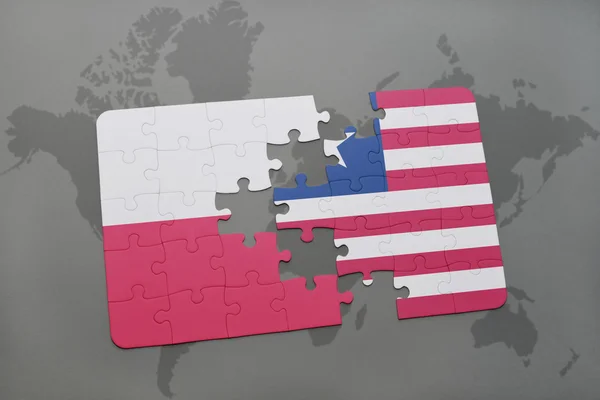 Puzzle s národní vlajkou Polska a Libérie na pozadí světové mapy. 3D ilustrace — Stock fotografie