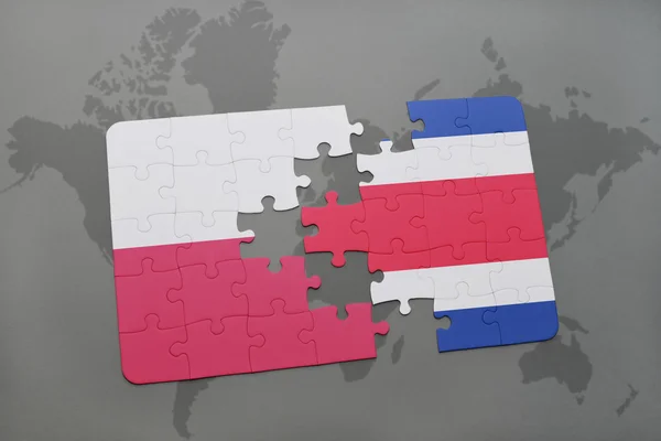 Puzzle con la bandiera nazionale di Polonia e Costa rica su uno sfondo mappa del mondo. Illustrazione 3D — Foto Stock