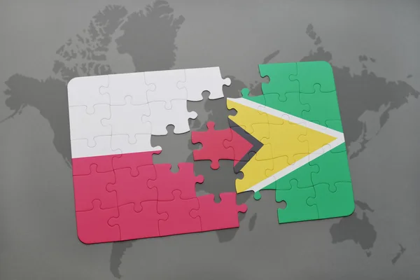 Puzzle con la bandiera nazionale di Polonia e Guyana su uno sfondo mappa del mondo. Illustrazione 3D — Foto Stock