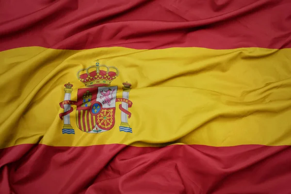 Κουνώντας Πολύχρωμη Εθνική Σημαία Της Ισπανίας Μακροσκοπική Λήψη — Φωτογραφία Αρχείου