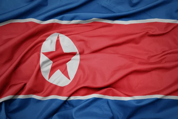 Machając Barwną Flagą Korei Północnej Ujęcie Makro — Zdjęcie stockowe