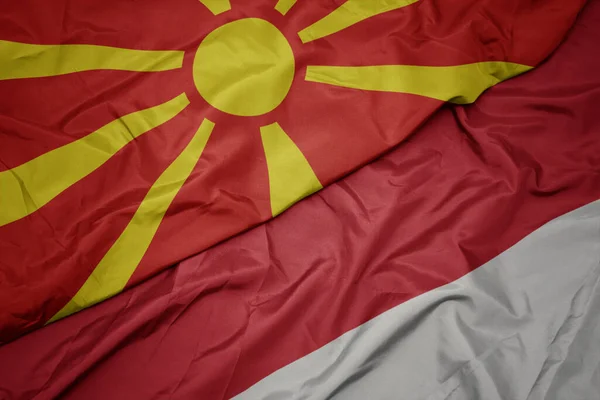 Махаючи Барвистим Прапором Індонезії Національним Прапором Македонії Макрос — стокове фото