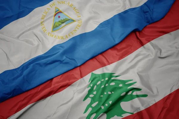 Κυματίζει Πολύχρωμη Σημαία Του Lebanon Και Εθνική Σημαία Της Nicaragua — Φωτογραφία Αρχείου