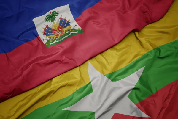 Κυματίζει Πολύχρωμη Σημαία Του Myanmar Και Εθνική Σημαία Της Αϊτής — Φωτογραφία Αρχείου