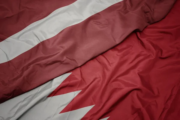 Viftande Färgglada Flagga Bahrain Och Nationell Flagga Latvia Makro — Stockfoto