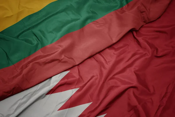 Mávající Barevnou Vlajkou Bahrainu Národní Vlajkou Lituánie Makro — Stock fotografie