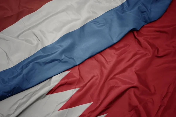 Schwenken Bunte Fahne Aus Bahrain Und Luxemburgische Nationalflagge Makro — Stockfoto