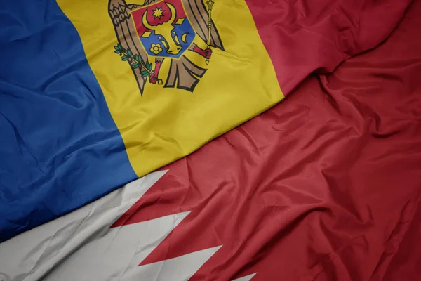 Sie Schwenken Die Bunte Fahne Bahrains Und Die Moldawische Nationalflagge — Stockfoto