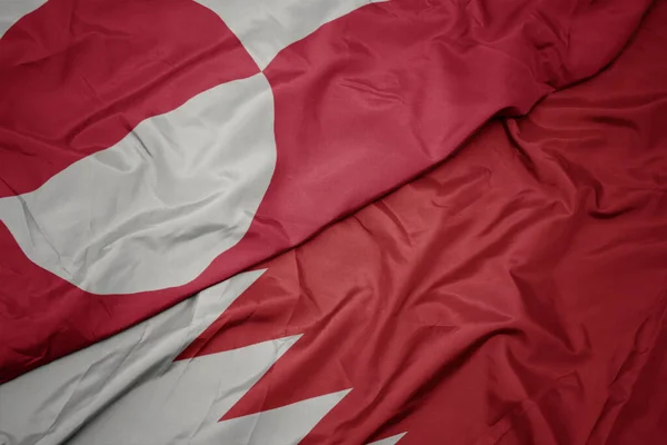 Schwenken Bunte Fahne Aus Bahrain Und Grönländische Nationalflagge Makro — Stockfoto