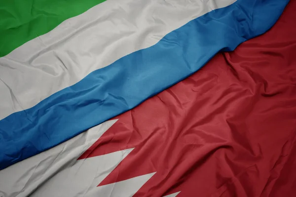 Vlající Barevnou Vlajkou Bahrainu Národní Vlajkou Sierry Leone Makro — Stock fotografie