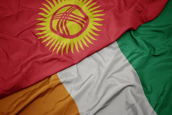 Cote Divoire Renkli Bayrağı Kırgızistan Ulusal Bayrağı Sallanıyor Makro — Stok fotoğraf