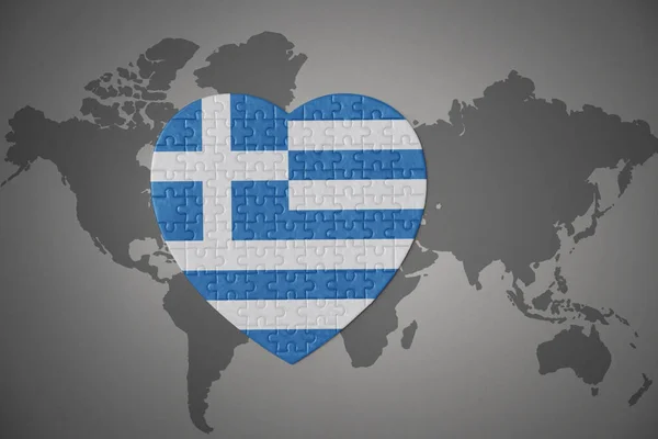 Serce Puzzle Flagą Narodową Grecji Tle Mapy Świata Ilustracja — Zdjęcie stockowe