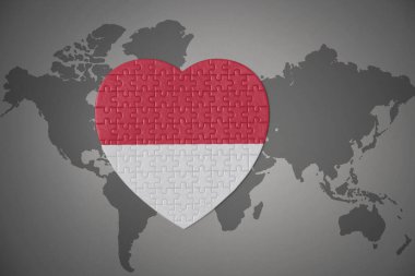 Endonezya 'nın ulusal bayrağını taşıyan bir yapboz kalbi dünya haritasının arka planında. 3B illüstrasyon