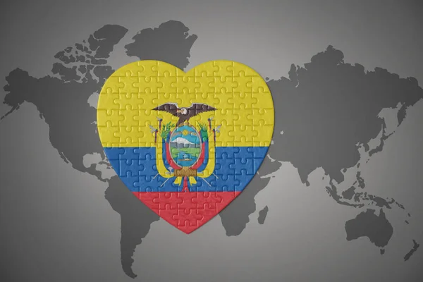 世界地図の背景にエクアドルの国旗が描かれたパズルハートです 3Dイラスト — ストック写真