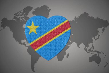 Demokratik Kongo Cumhuriyeti 'nin ulusal bayrağını taşıyan bir bulmaca kalbi dünya haritası arka planında. 3B illüstrasyon