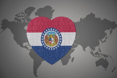 Dünya haritasında Missouri eyaletinin bayraklı yapboz kalbi. 3B illüstrasyon