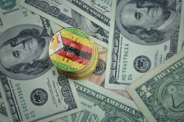Zimbabwe bayrağı taşıyan altın parlayan bitcoinler bir dolar para arka planında. Bitcoin madencilik kavramı.