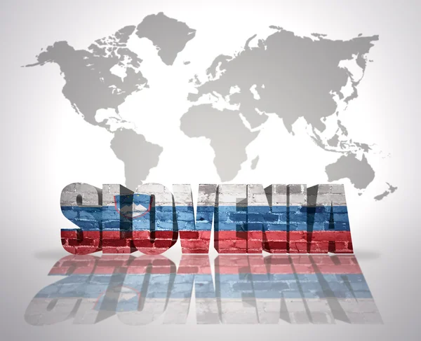 Parola Slovenia su sfondo mappa del mondo — Foto Stock