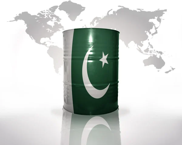 Баррель с пакистанским флагом — стоковое фото