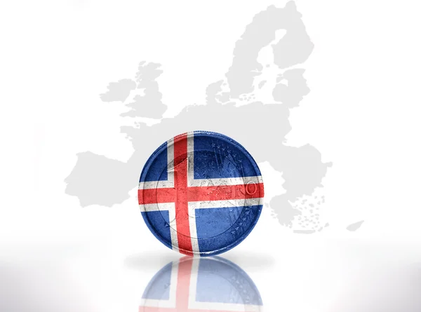 Euromünze mit isländischer Flagge auf der Landkarte der Europäischen Union — Stockfoto