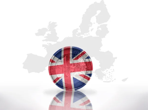 Pièce en euros avec drapeau britannique sur le fond de la carte de l'Union européenne — Photo
