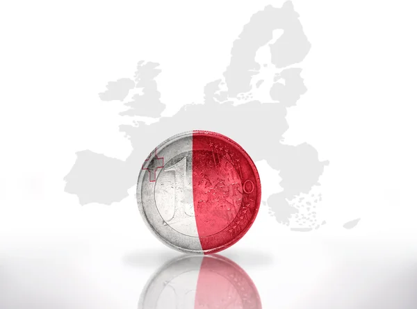 Euro coin met maltese vlag op de achtergrond van de Europese Unie kaart — Stockfoto