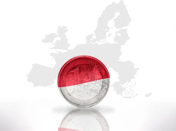 Moneda euro con bandera indonesia en el fondo del mapa de la Unión Europea — Foto de Stock