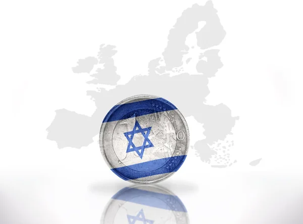 Moneda euro con bandera de Israel en el mapa de la Unión Europea —  Fotos de Stock