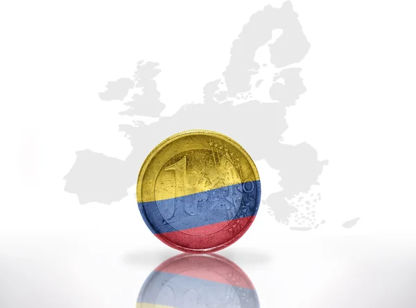 Κέρμα ευρώ με σημαία της Κολομβίας σχετικά με το ιστορικό χάρτη της Ευρωπαϊκής Ένωσης — Φωτογραφία Αρχείου