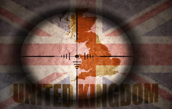 Πεδίο ελεύθερο σκοπευτή με στόχο την εκλεκτής ποιότητας σημαία του Ηνωμένου Βασιλείου και το χάρτη — Φωτογραφία Αρχείου