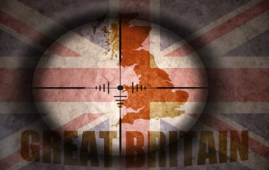 keskin nişancı kapsam amaçlayan vintage Büyük Britanya bayrağı ve harita