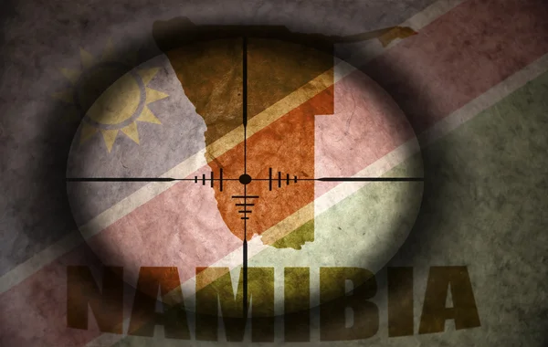 Alcance de francotirador dirigido a la bandera y mapa namibio vintage —  Fotos de Stock
