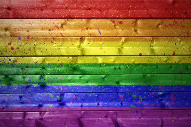 ahşap doku boyalı gay bayrağı
