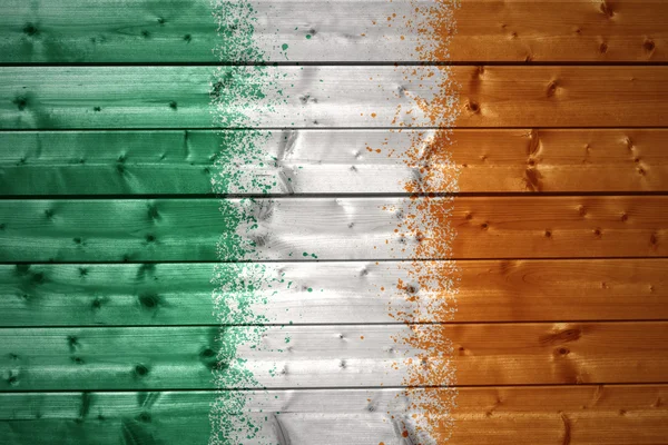 Bandera irlandesa pintada sobre una textura de madera —  Fotos de Stock