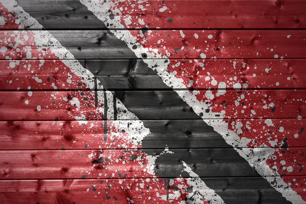 Målade trinidad och Tobagos flagga på en trä textur — Stockfoto