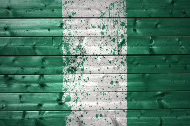 ahşap doku boyalı Nijeryalı bayrağı