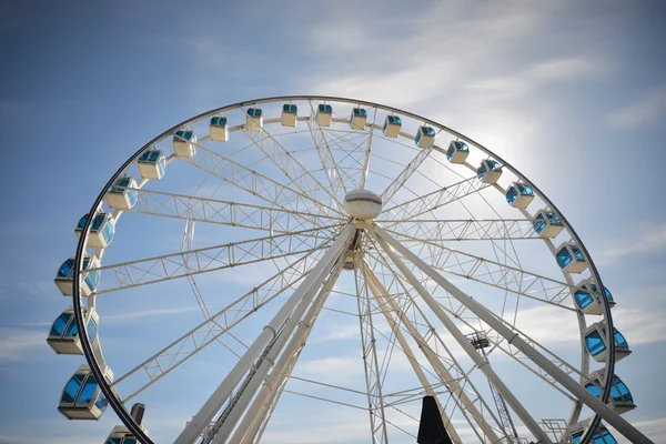 Ferris wheel under blue dramatic skies — стокове фото