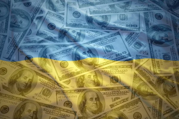Colorida bandera ucraniana ondeando en un dólar americano —  Fotos de Stock