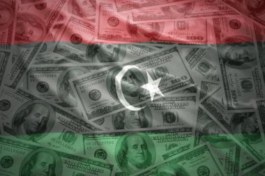 Libya bayrağı sallayarak bir Amerikan Doları para arka plan üzerinde renkli