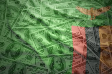 Zambiya bayrağı sallayarak bir Amerikan Doları para arka plan üzerinde renkli