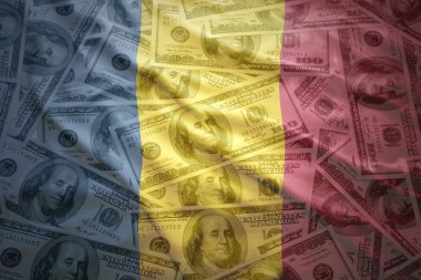 Amerikan Doları para arka plan üzerinde renkli sallanan Çad bayrağı